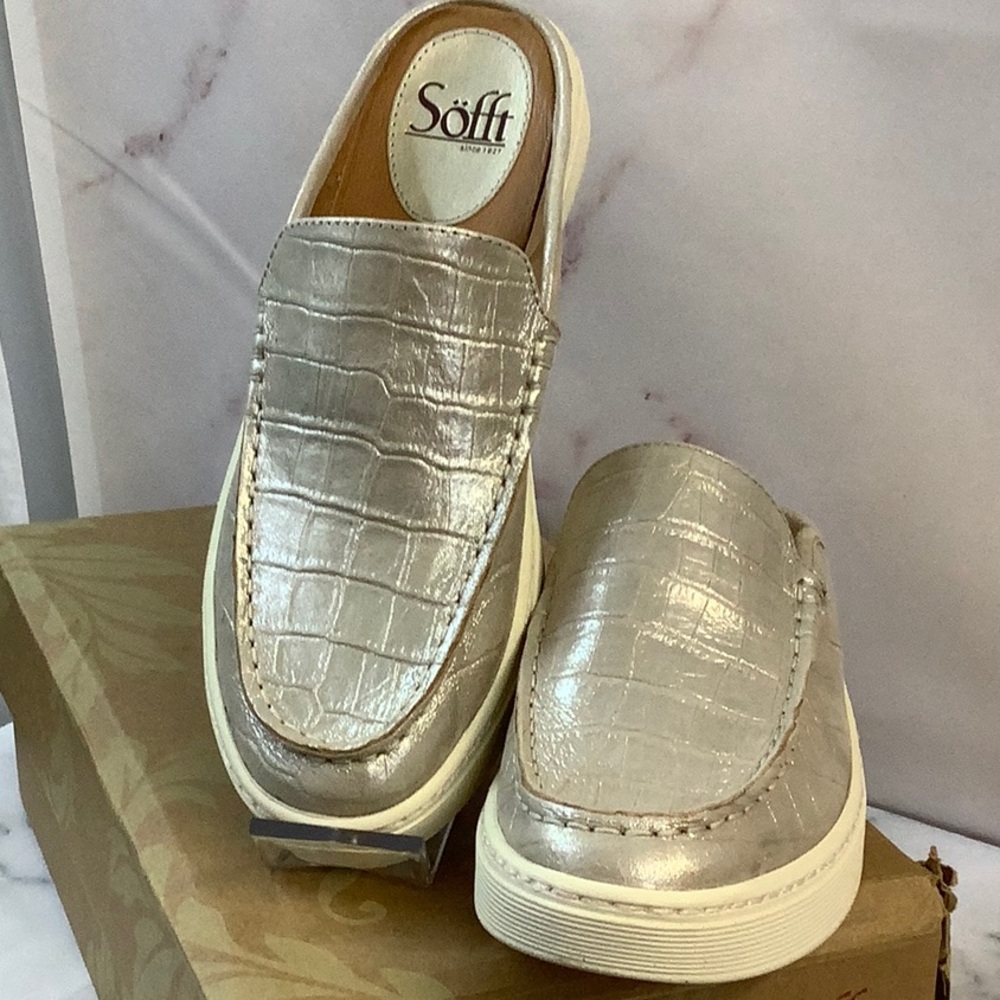 Sofft Womens Size 7 Tan Slip Mules